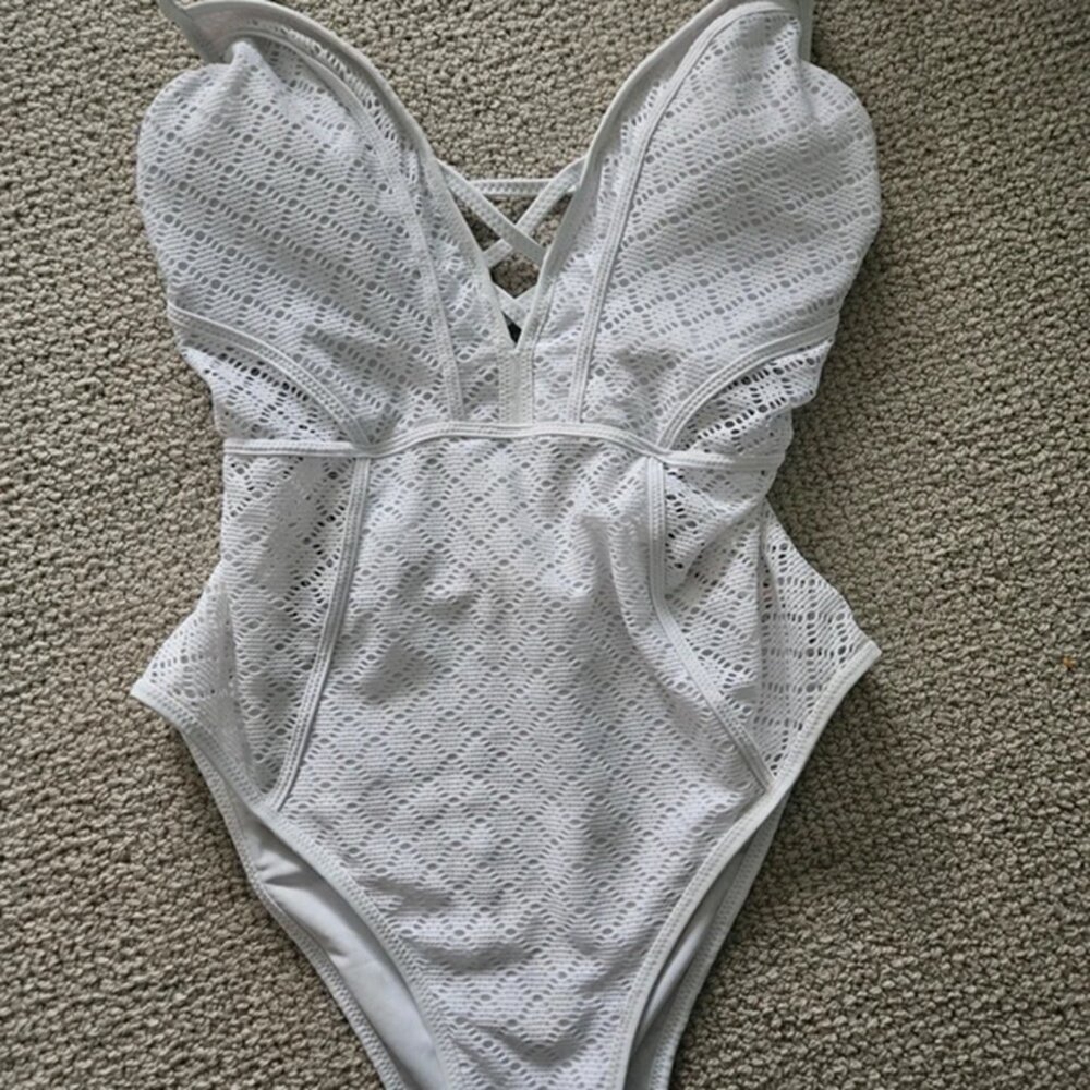 Lovely Detailed White Crochet Plunging Swimsuit size uk 10 summer holiday hen pa
